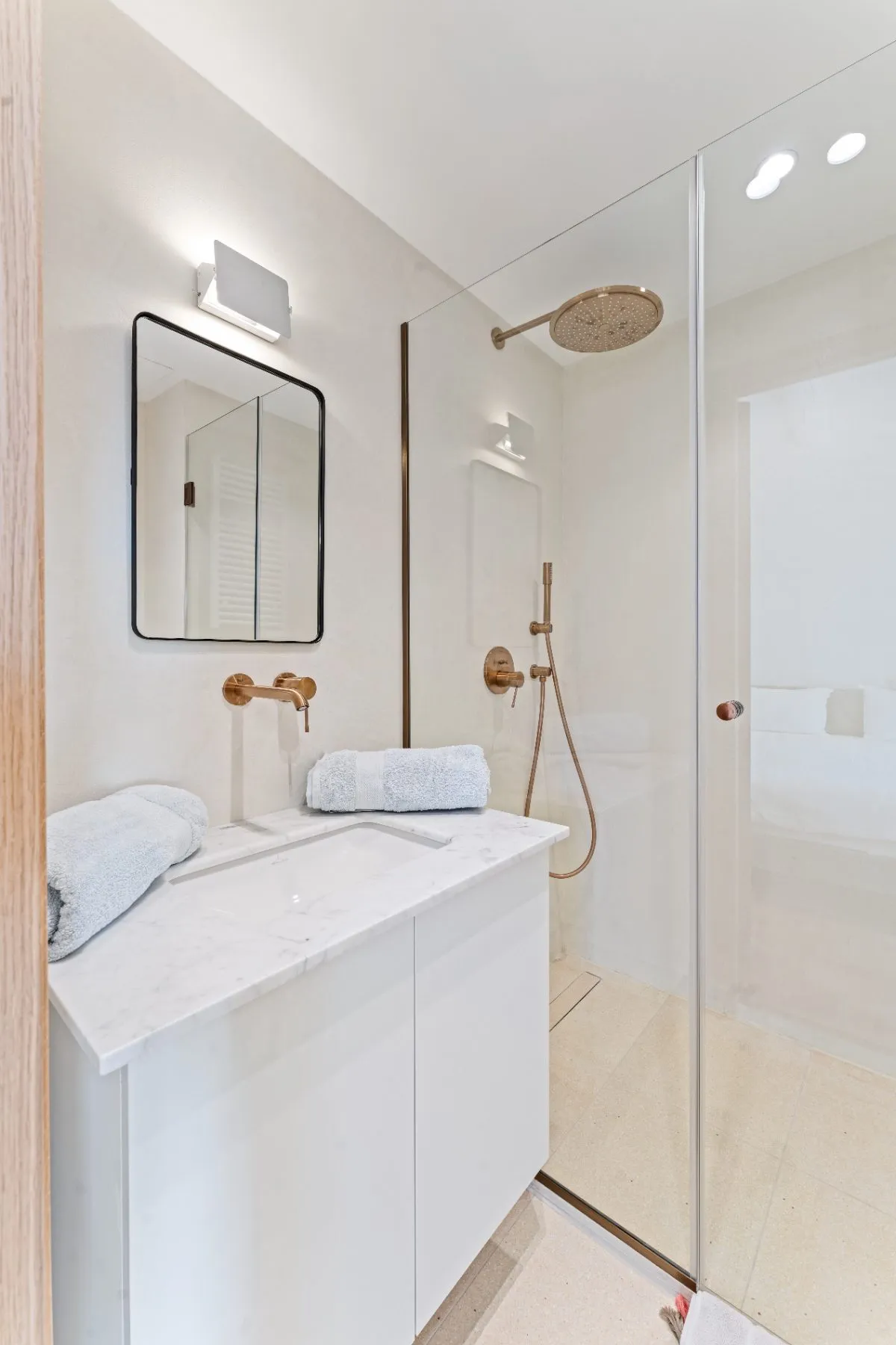 Fourth en-suite bathroom