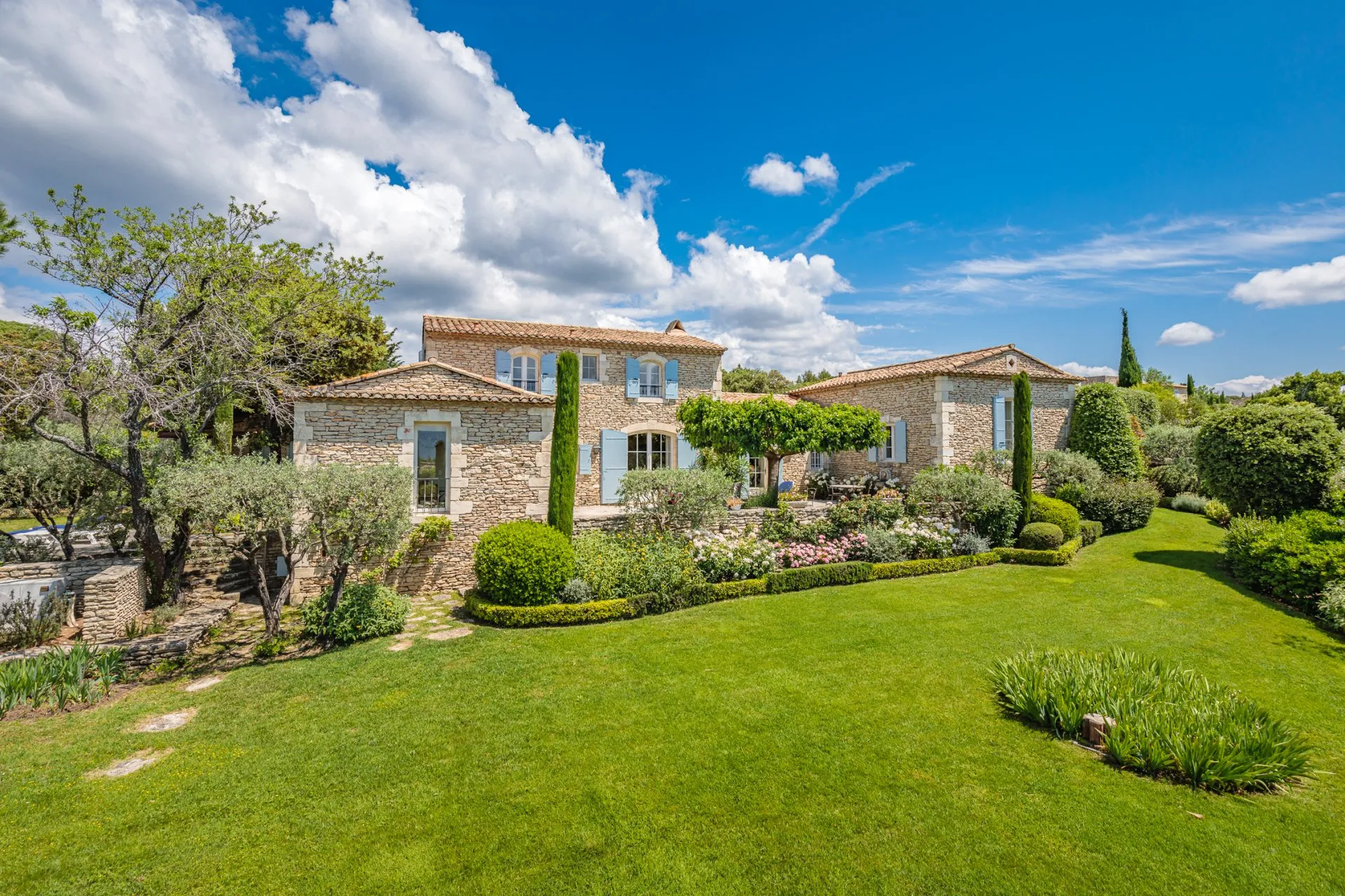 The house and garden looking towards the Luberon