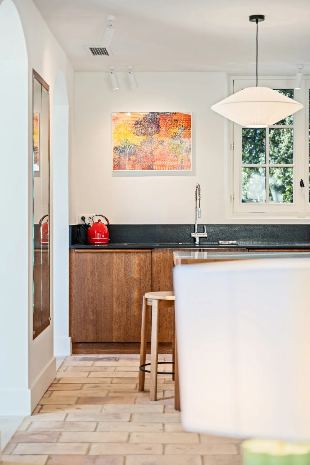 Kitchen detail: the worktop and open shelving